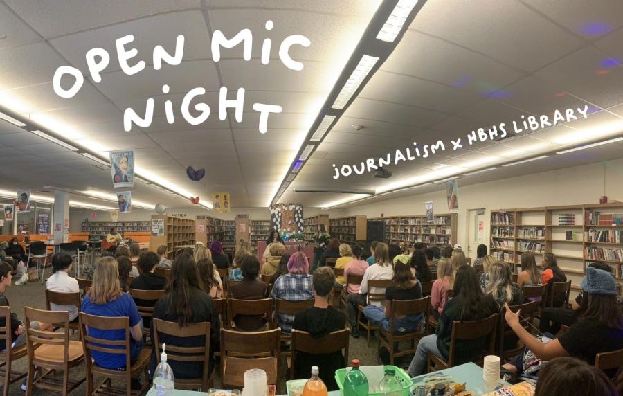 A panorama of Open Mic Night during a performance. Photography by: Kayla Nguyen. 