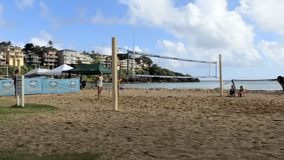 Volleyball+court+on+the+beach+in+Kauai+Hawaii+for+Juniors.